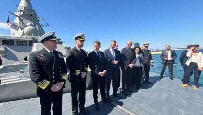 Επίσκεψη Μητσοτάκη - Μακρόν στη φρεγάτα «Κίμων» στον Πειραιά (φωτογραφίες)