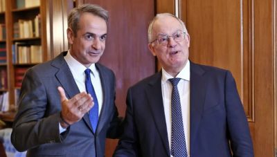 Συνάντηση του πρωθυπουργού Κυριάκου Μητσοτάκη με τον ΠτΔ Κωνσταντίνο Τασούλα το μεσημέρι της Δευτέρας