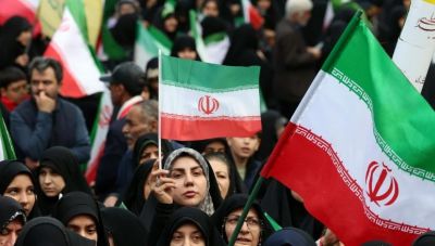 Ιρανοί σχηματίζουν ανθρώπινες αλυσίδες σε εργοστάσια ενέργειας και γέφυρες για να μην τα βομβαρδίσει ο Τραμπ