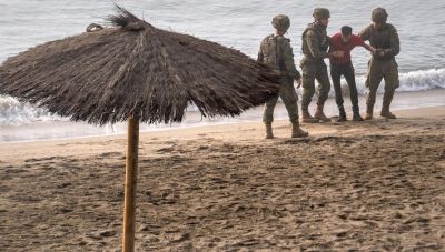 «Μην έρχεστε, πεθαίνει κόσμος», προειδοποιούν μετανάστες από τη Θέουτα συμπατριώτες τους -Η Ισπανία υψώνει γιγαντιαία φράγματα