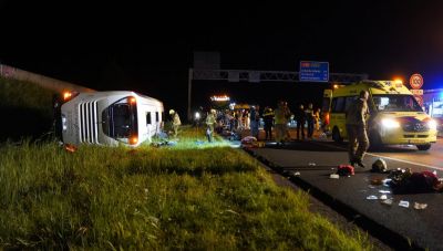 Σοκαριστικό τροχαίο στην Ολλανδία: Λεωφορείο με μαθητές συγκρούστηκε με φορτηγάκι – 20 τραυματίες