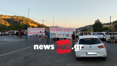 «Δε σιωπούμε, δεν υποχωρούμε»: Έκλεισαν ξανά το δρόμο οι κάτοικοι διαμαρτυρόμενοι για τη Δομή στους Αθανάτους (Φωτο)