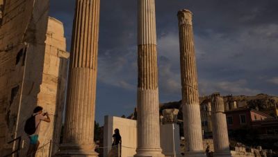 Επιμένουν ελληνικά οι Αμερικανοί τουρίστες – Δεν τους τρόμαξε ο πόλεμος