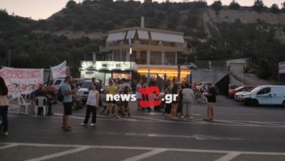 Ηράκλειο: Έκλεισαν και σήμερα το απόγευμα το δρόμο στους Αθανάτους οι κάτοικοι της περιοχής, διαμαρτυρόμενοι για τη Δομή