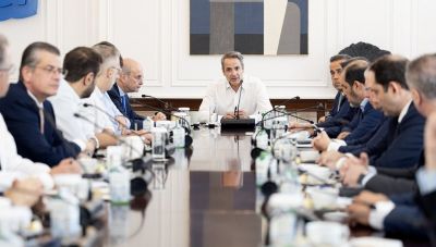 Αφήγημα Μαξίμου για ταχεία επαναφορά στην κανονικότητα με φόντο τις πυρκαγιές