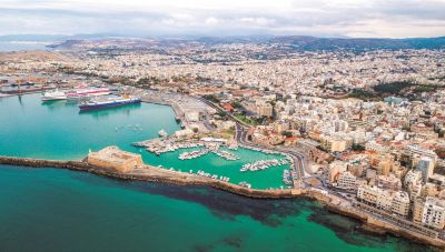 Ηράκλειο: Κάβος μπλέχτηκε στη δεξιά έλικα πλοίου-Ταλαιπωία για 704 επιβάτες