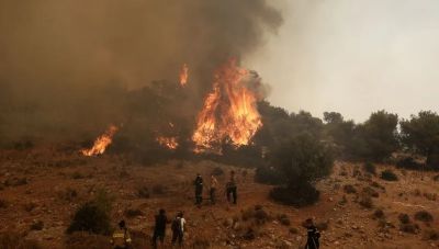 «Δεν είχα δει ποτέ τέτοιο άνεμο»: Οι εμπειρίες Ελλήνων και Γάλλων πυροσβεστών από τα πύρινα μέτωπα