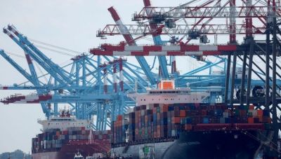 Έρευνα της Fed το ομολογεί: Οι Αμερικανοί πληρώνουν το 90% των δασμών