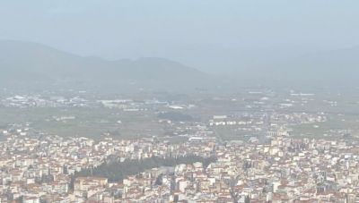 Σε κλοιό αφρικανικής σκόνης η χώρα – Συστάσεις των ειδικών για τις ευπαθείς ομάδες