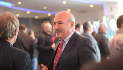 Ο Χρήστος Μαυρίκης πυροβόλησε με καραμπίνα και ταμπουρώθηκε σπίτι του στα Σπάτα – Διαπραγματευτής στο σημείο