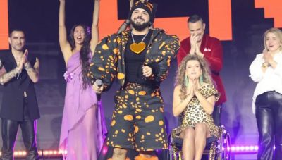 Akylas: Ποιος είναι ο εκκεντρικός τραγουδιστής που θα πάει στη Eurovision φέτος με το «Ferto»