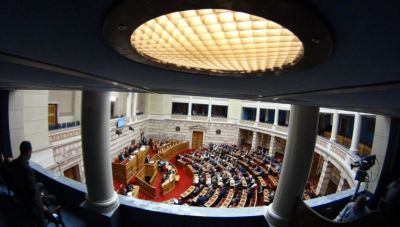 Επιστολική ψήφος και εκλογική περιφέρεια με τρεις έδρες για τους απόδημους