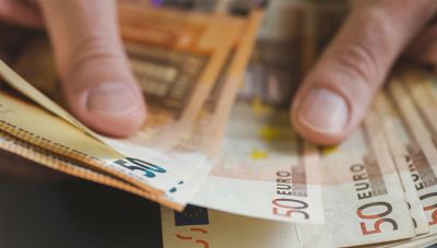 Μειώθηκαν τα «φέσια» του δημοσίου σε ιδιώτες με πληρωμές 561 εκατ. ευρώ τον Δεκέμβριο