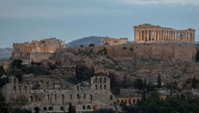 Oxford Economics: Η δεκαετία της Ελλάδας