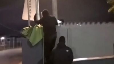 Ο Ρουβίκωνας επιτέθηκε με βαριοπούλες στα γραφεία της Βιολάντα στις Αχαρνές