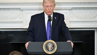 Τραμπ: Εξετάζω το ενδεχόμενο περιορισμένης επίθεσης κατά του Ιράν