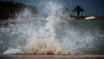 Ξεκινά κακοκαιρία με ψυχρό μέτωπο, καταιγίδες και 8 μποφόρ