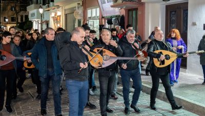 Με Κρητικές Καντάδες ξεκίνησε η κορύφωση των εκδηλώσεων του Ρεθεμνιώτικου Καρναβαλιού