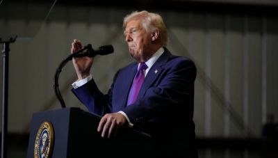 Στην αντεπίθεση ο Τραμπ: Τα επόμενα βήματα και το «κρυφό δώρο» του Ανώτατου Δικαστηρίου