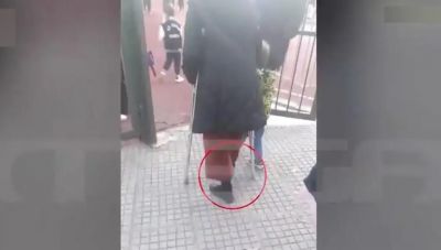 Ζωγράφου: Νηπιαγωγός πήγε στο σχολείο με γύψο και πατερίτσα – «Αναγκάστηκα για να μη χάσω τη θέση μου»