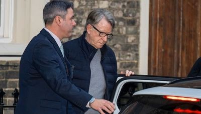 Υπόθεση Έπστιν: Συνελήφθη ο πρώην πρέσβης της Βρετανίας στις ΗΠΑ Πίτερ Μάντελσον