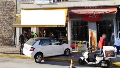 Ηράκλειο: Αυτοκίνητο κατέληξε στην... είσοδο καταστήματος στη Λ. Καλοκαιρινού