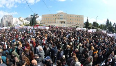 Λαοθάλασσα στην Αθήνα για την επέτειο για τα τρία χρονια απο την τραγωδία των Τεμπών (Βιντεο)