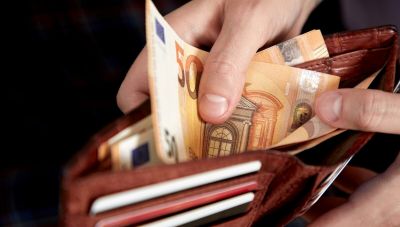 ΙΜΕ ΓΣΕΒΕΕ: Περικοπές κάνουν έξι στα δέκα νοικοκυριά – Εξαντλούνται από τις πληθωριστικές πιέσεις