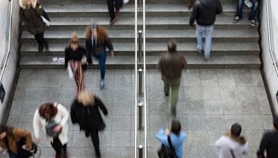 563.000 νέες θέσεις εργασίας από το 2019 – Αύξηση μέσου μισθού κατά 30,3%