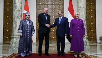 Επίσκεψη Ερντογάν στην Αίγυπτο – Συναντήθηκε με τον Αλ Σίσι στο Κάιρο