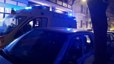 Αιματηρή συμπλοκή νεαρών σε πολυκατοικία στη Λάρισα - Ένας τραυματίας από μαχαίρι