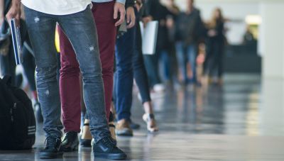 Νεανική ανεργία: Για πρώτη φορά έπεσε κάτω από τον μέσο όρο της ΕΕ, στο 13% τον Δεκέμβριο