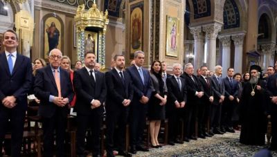 Μητσοτάκης, Τασούλας, Κακλαμάνης και Ανδρουλάκης στη δοξολογία στη Μητρόπολη για τη νέα χρονιά