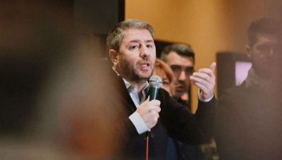 Ρόλο σταθεροποιητικής δύναμης διεκδικεί το ΠΑΣΟΚ-Όχι σε κόμματα-μεσσίες