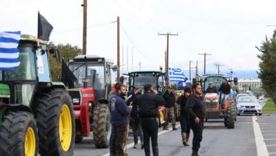 «Ναι» στις δύο συναντήσεις που ζήτησαν οι εκπρόσωποι των αγροτικών μπλόκων, λέει η κυβέρνηση