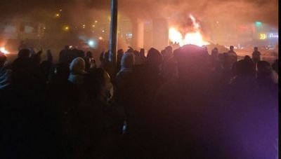 Χάος στο Ιράν με νεκρούς και πυροβολισμούς κατά διαδηλωτών-Τεχεράνη και Ουάσιγκτον εξαπολύουν απειλές