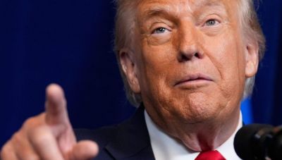 Ο Τραμπ απειλεί με δασμούς όλους όσοι διαφωνούν με τα σχέδιά του για τη Γροιλανδία