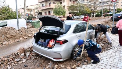 Πλημμύρες σε Γλυφάδα και Βούλα: «Αγνοήσαμε τα ρέματα και τη μορφολογία», λέει ο Λέκκας