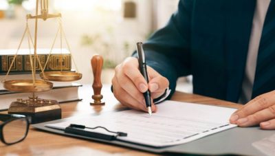 Δικηγόροι: Τι αλλάζει στις συμβάσεις με τους πελάτες τους
