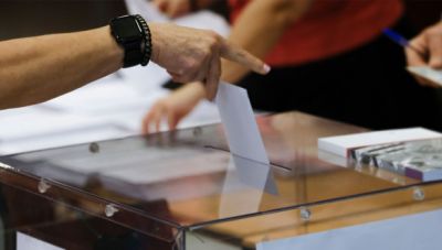 Δημοσκόπηση Interview: Προβάδισμα για ΝΔ – Τι απαντούν οι πολίτες για Καρυστιανού και Τσίπρα