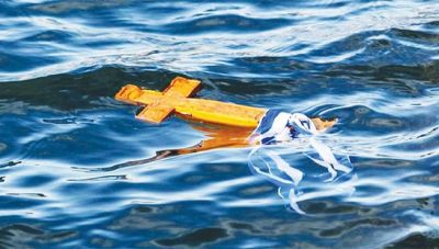 Θεοφάνεια ή Θεοφάνια; Η απάντηση Μπαμπινιώτη