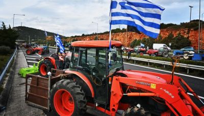 Ανυποχώρητοι οι αγρότες: Έκλεισε η υψηλή γέφυρα της Χαλκίδας και το Κάστρο Βοιωτίας, κλείνουν τελωνεία και παραδρόμους