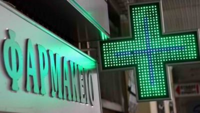 Αθήνα: Σταυρός φαρμακείου έπεσε σε γυναίκα