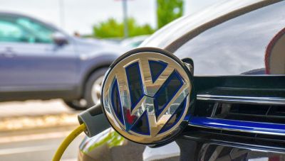 Volkswagen: Καταρρέουν οι πωλήσεις στις ΗΠΑ λόγω των πολιτικών Trump