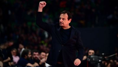 Παναθηναϊκός AKTOR-Βίρτους Μπολόνια: Ο Αταμάν αποθεώθηκε από τον κόσμο και απάντησε με υψωμένες γροθιές