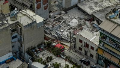Πετράλωνα-Πτώση πολυκατοικίας: Πρώτο βοήθημα 3.000 ευρώ στους ένοικους-Στον εισαγγελέα οι 5 συλληφθέντες