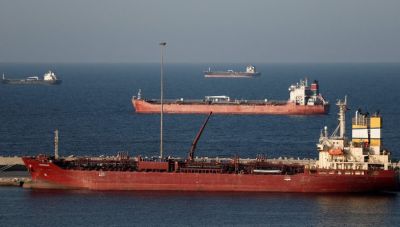 Θρίλερ με τα Στενά του Ορμούζ: «Είναι ελεύθερα» λέει ο Τραμπ - «Αδύνατη» η διέλευση επιμένει το Ιράν