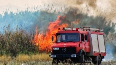 Φωτιά τώρα σε αγροτική έκταση στα Ψακούδια Χαλκιδικής