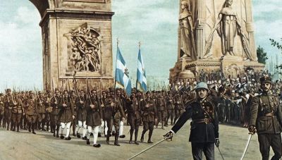 Μοναδική στιγμή: Ελληνικό άγημα παρήλασε σήμερα στην Αψίδα του Θριάμβου στο Παρίσι, όπως το 1919 -Ο πίνακας και η φωτό από το ίδιο σημείο