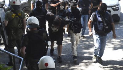 Προφυλακιστέοι οι δύο κατηγορούμενοι για τη φονική επίθεση με γκαζάκια στο σπίτι της οικογένειας Νέστορα